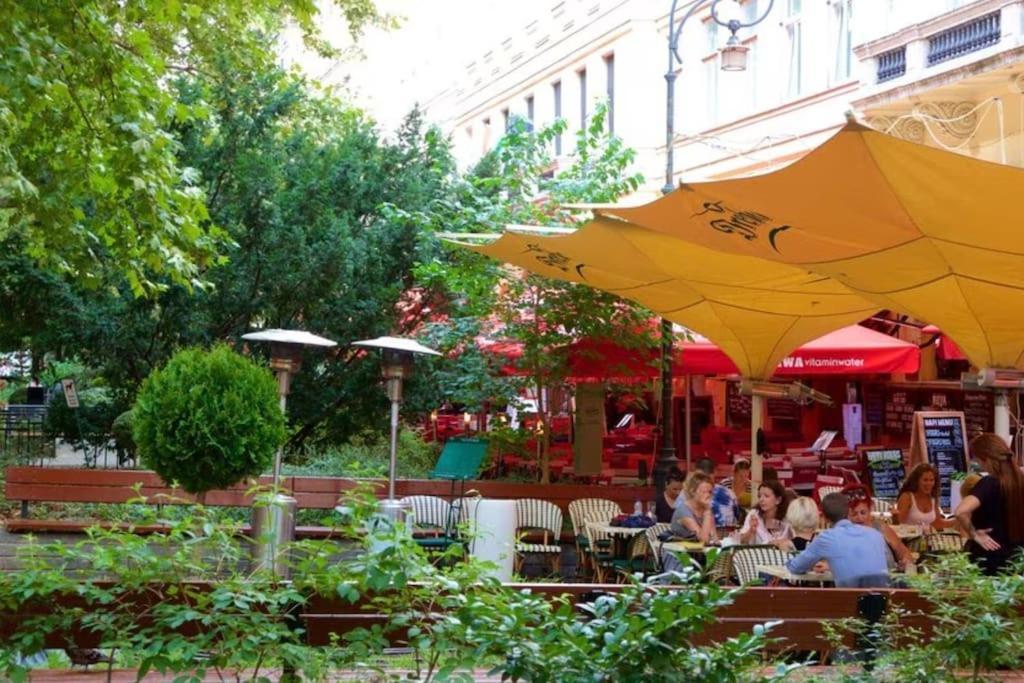 Liszt With Balcony And Garage Available -symphony 1 * Budapesta