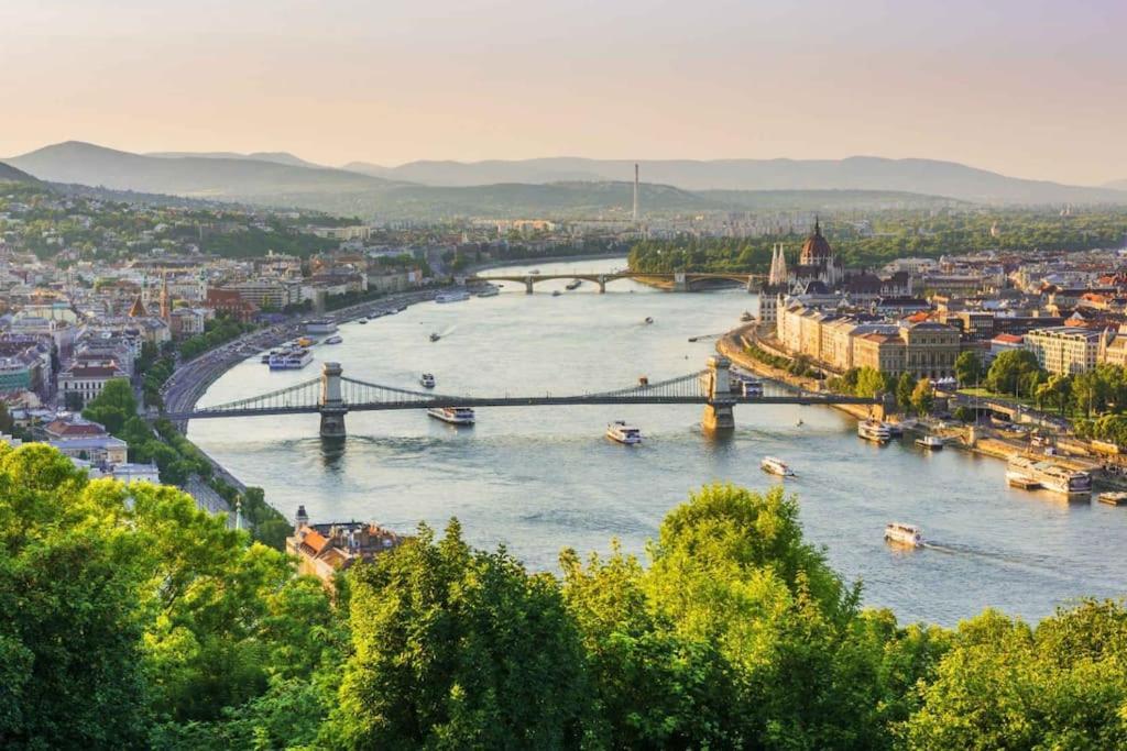 Liszt With Balcony And Garage Available -symphony 1 Apartament Budapesta